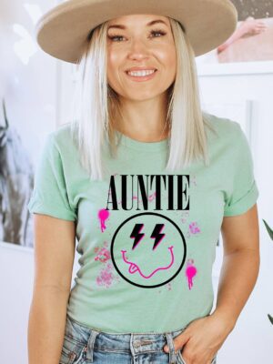 Auntie T-shirt | Graphic Tee