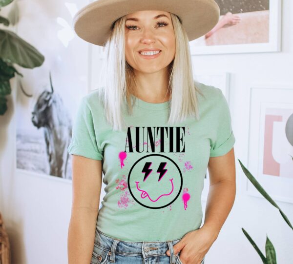 Auntie T-shirt | Graphic Tee