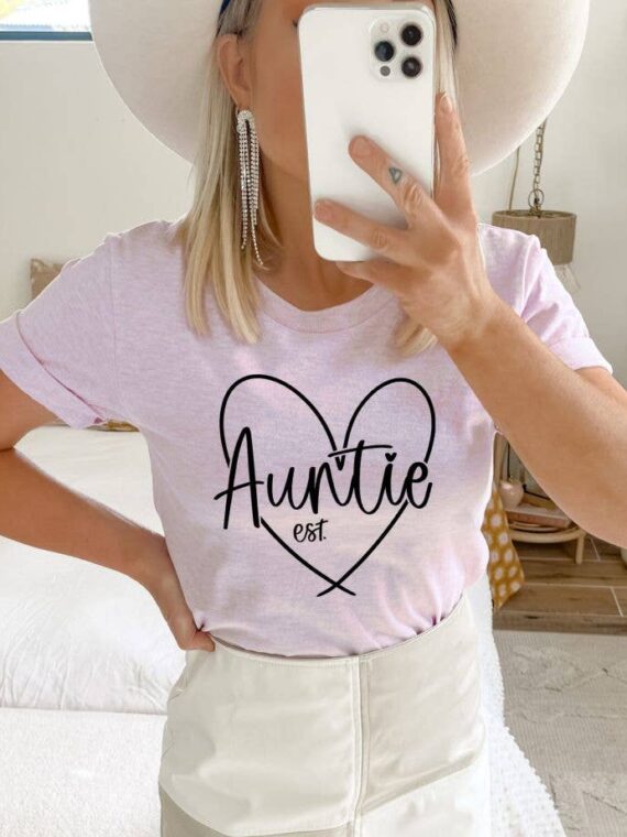 Auntie T-shirt | Graphic shirts