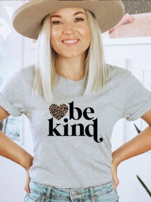 Be Kind T-shirt | Women's T-shirt